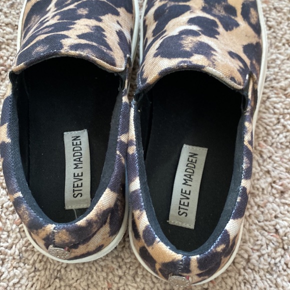 Steve Madden size 6.5 Gills leopard print canvas slip on sneakers. - Picture 4 of 7